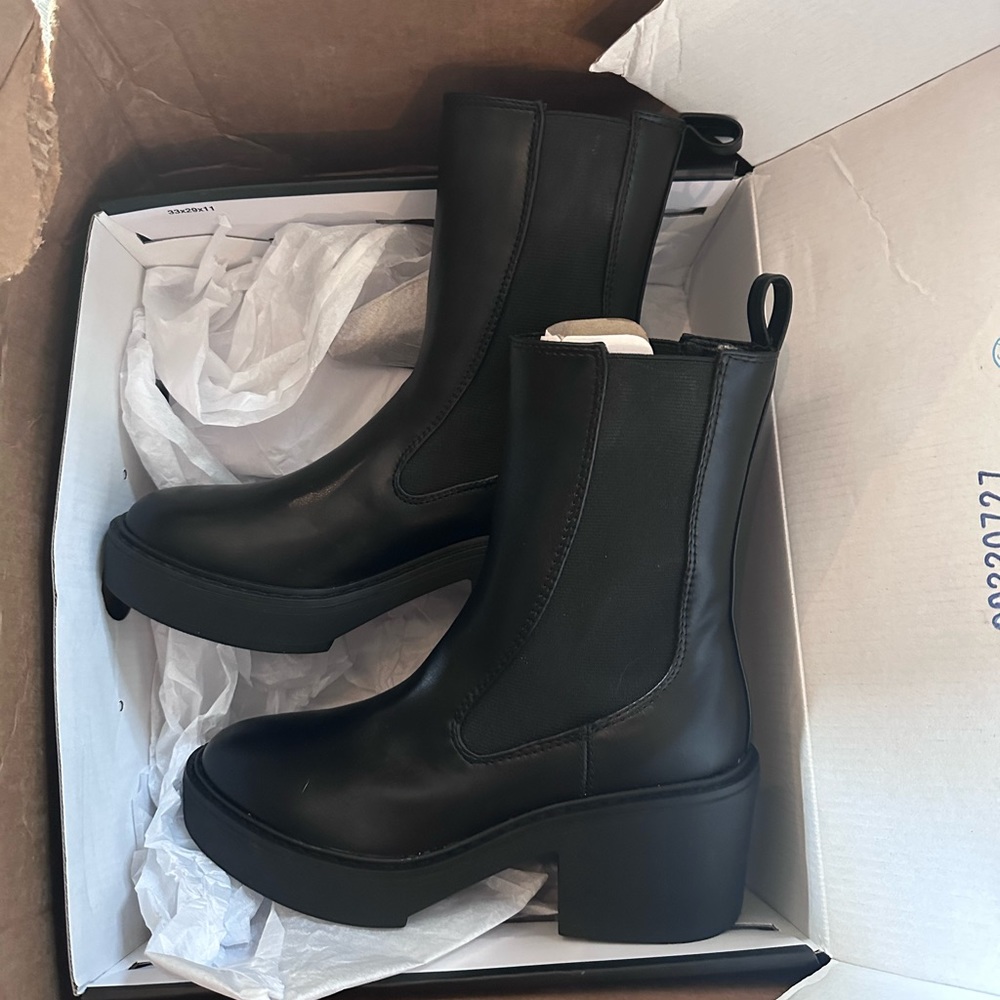 Nine West Dolea Chelsea Lug Sole Boots